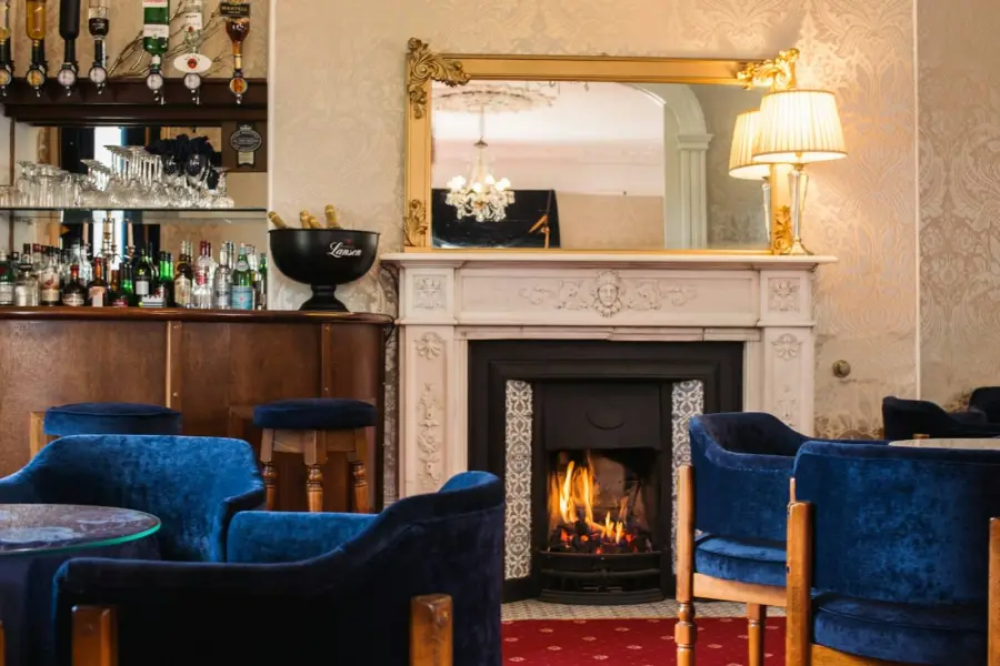 Lounge with fireplace and bar