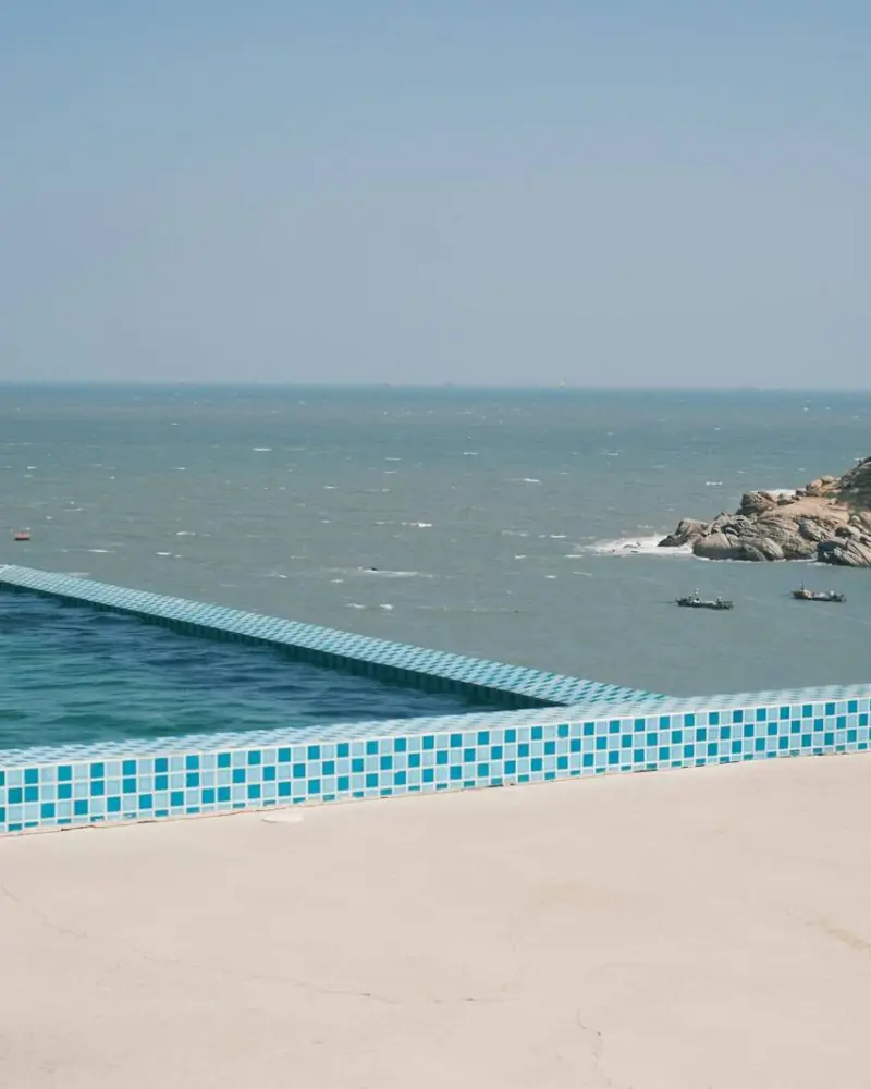 Infinity pool overlooking the ocean