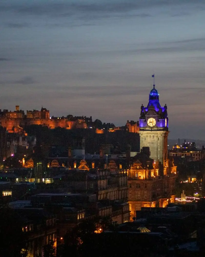 Edinburgh castle and city skyline at dusk