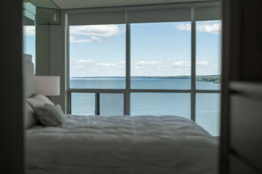 Bedroom with a window onto a beach